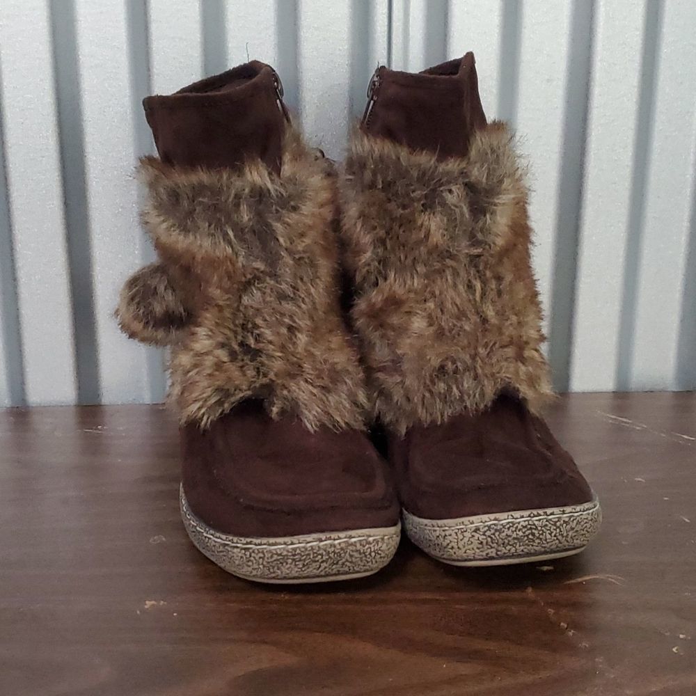Qupid moccasin boots
